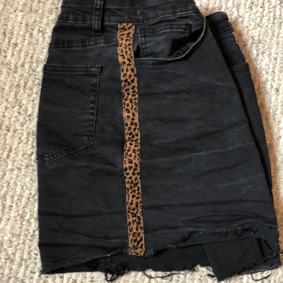 Black Jean Skirt with leopard print sides - Picture 2 of 3